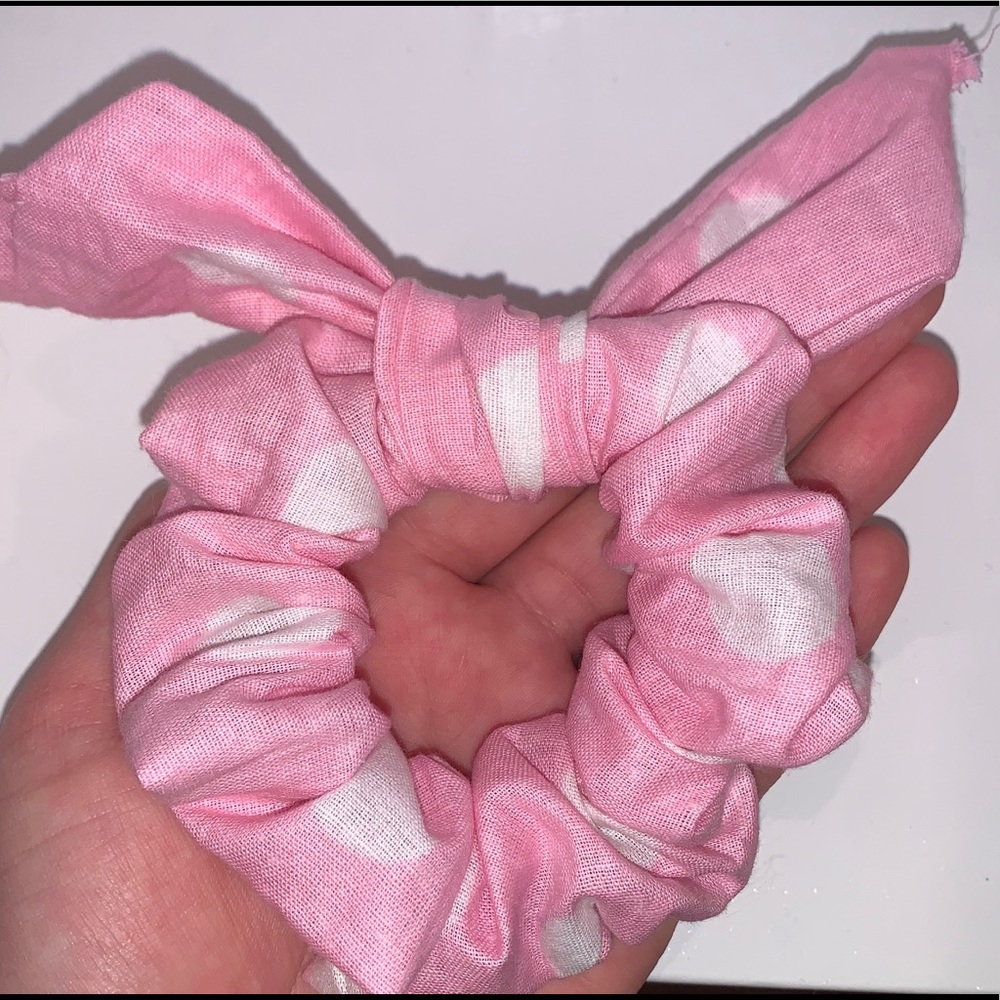 pink polka dot scrunchie bow